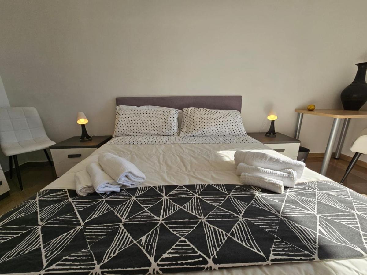 Apartmán La Finestra Sul Porto Janov Exteriér fotografie