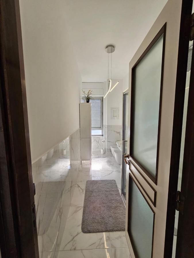 Apartmán La Finestra Sul Porto Janov Exteriér fotografie